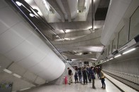 Leáll a négyes metró 27