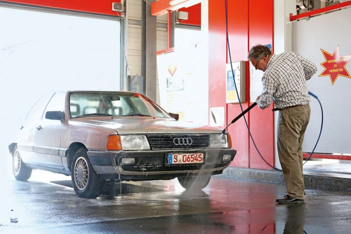 Sok Audi kevés pénzért 8 Nincs sok mosnivaló rajta, az egygazdás Audit odaadással és szeretettel ápolták. Éljen a romantika, induljunk neki a világnak most rögtön!