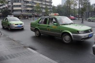 Csengduban van Volkswagen gyár, így nem meglepően a taxik és a rendőrautók is ilyenek