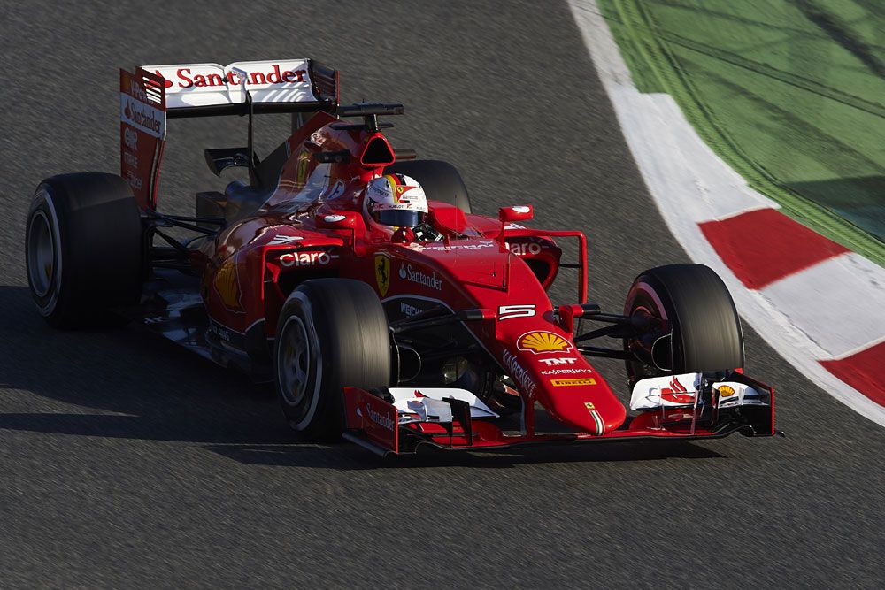 F1: A nézők közé ült a Ferrari-főnök 23