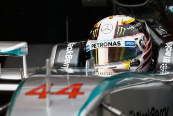 F1: Hamiltont kétszer hívta a Ferrari 