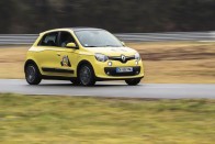 Renault Twingo - jópofa miniautó, hátsókerékhajtással