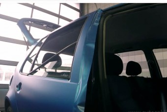 Látványos videón kap fóliabőrt egy Golf