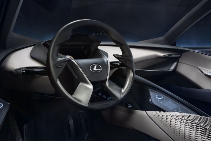 Törpeautóval újít a Lexus 6