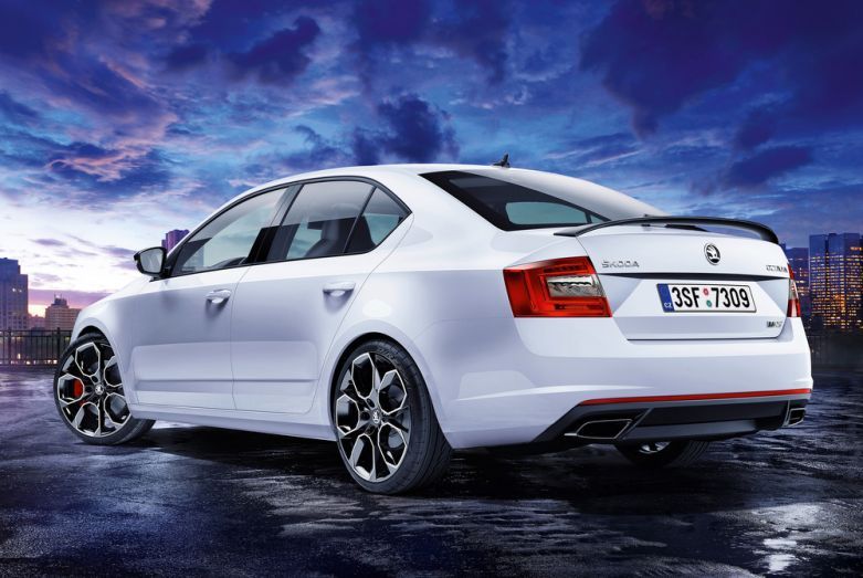 79387_656049_1000x700.jpg | Vezess | Vezess Škoda Superb RS 230