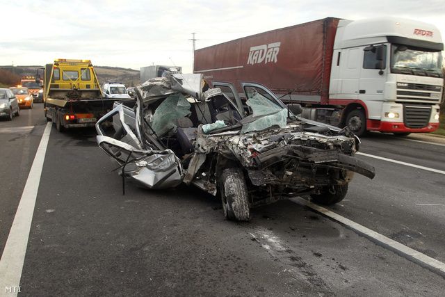 Halálos baleset történt az M2-es autóúton