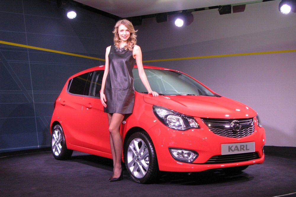 Elsőként egy nagy márka legkisebb autóját néztük meg Genfben, rögtön érkezés után. A Karl az Opel Agilát pótolja, nem is rosszul