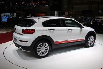 Újabb jó kis kínai autóban ültünk Genfben