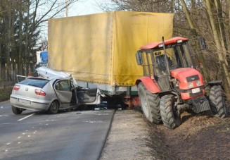 Durva baleset Nyíregyházán, konzervként nyílt fel a Seat