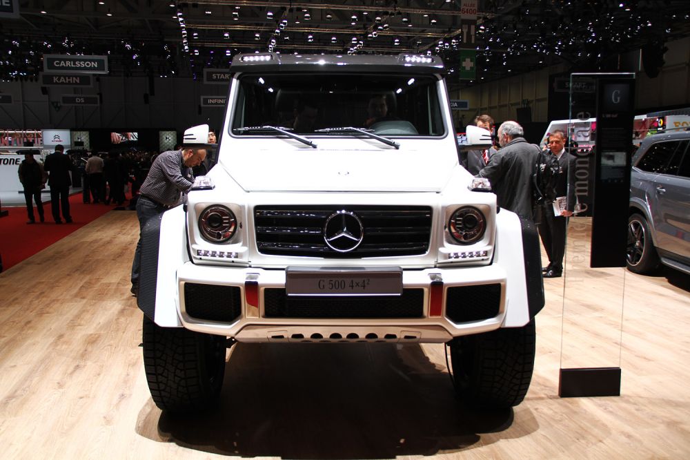 Nem kell megijedni, ez nem fog szembejönni az úton: a 4x4 a négyzeten nevű valamit csak show-carnak szánta a Mercedes-Benz