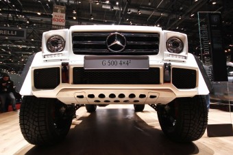Befeküdtünk egy Mercedes alá
