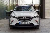 Négy literrel elmegy a Mazda kis terepese 35