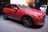 Négy literrel elmegy a Mazda kis terepese 53