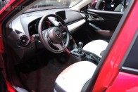 Négy literrel elmegy a Mazda kis terepese 56