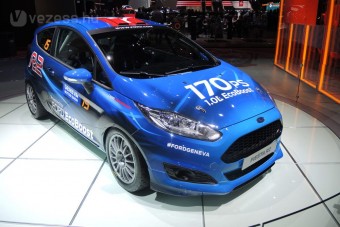 Soha nem látott raliautó a Fordtól