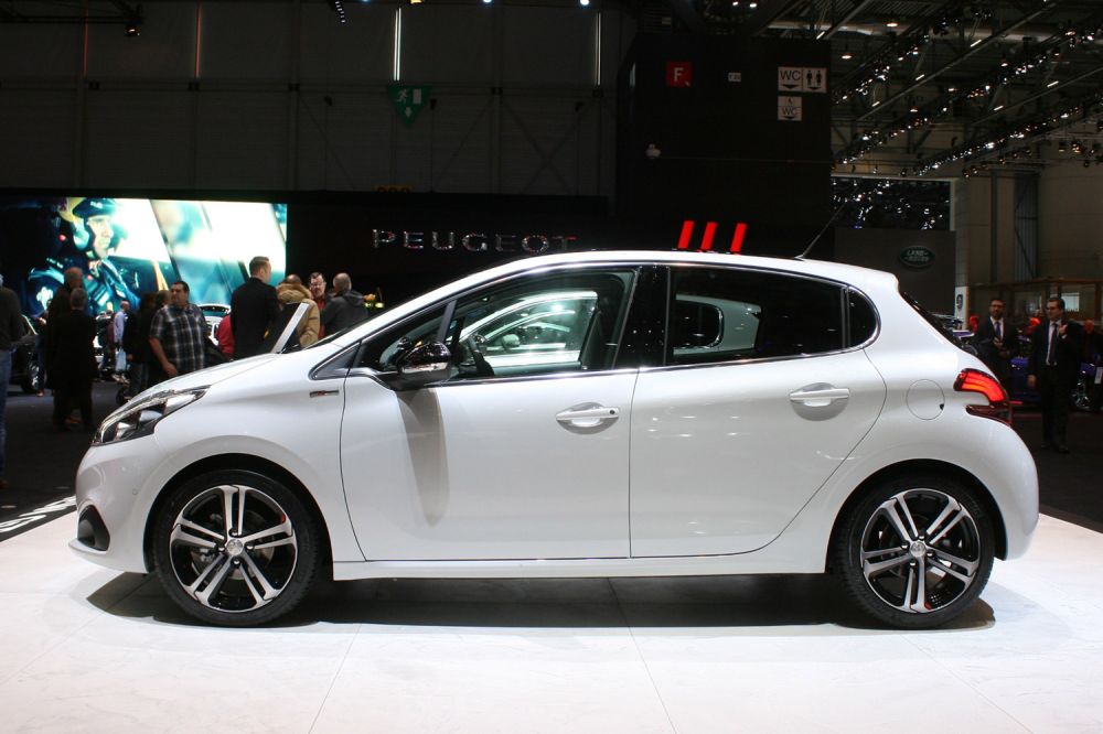 79469_656716_1000x700.jpg | Vezess | Vezess Újdonság a GT Line, a GTI külső és belső kiegészítőivel, de szerényebb motorokkal és futóművel