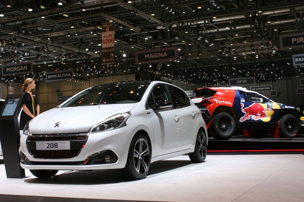 Egymillió autó eladása után megérett az idő a 208 átdolgozására. A Peugeot új kisautóját is megnéztük a Genfi Autószalonon