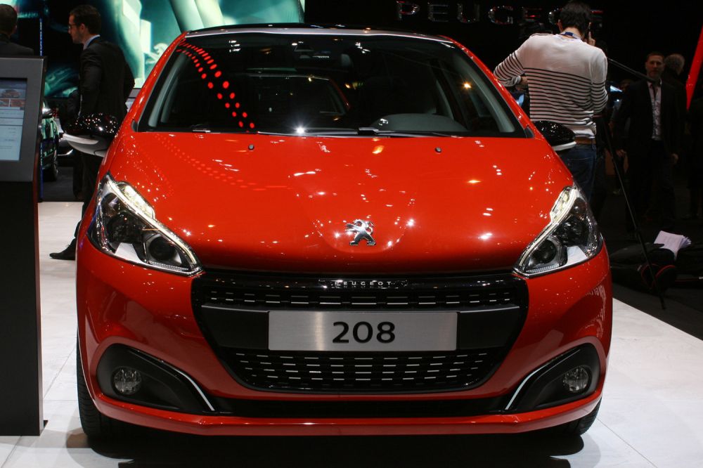 79469_656718_1000x700.jpg | Vezess | Vezess Új a hűtőrács és a nappali menetfény LED-íve