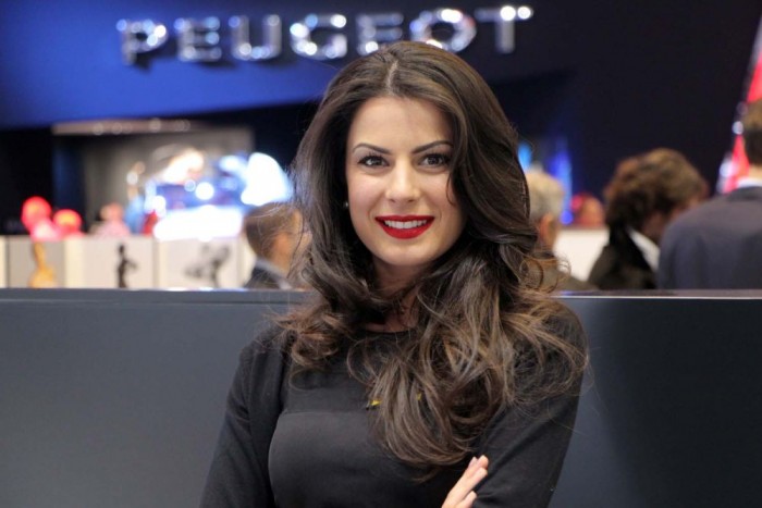 Csak csajok a Genfi Autószalonról 30 | Vezess Csak csajok a Genfi Autószalonról 30