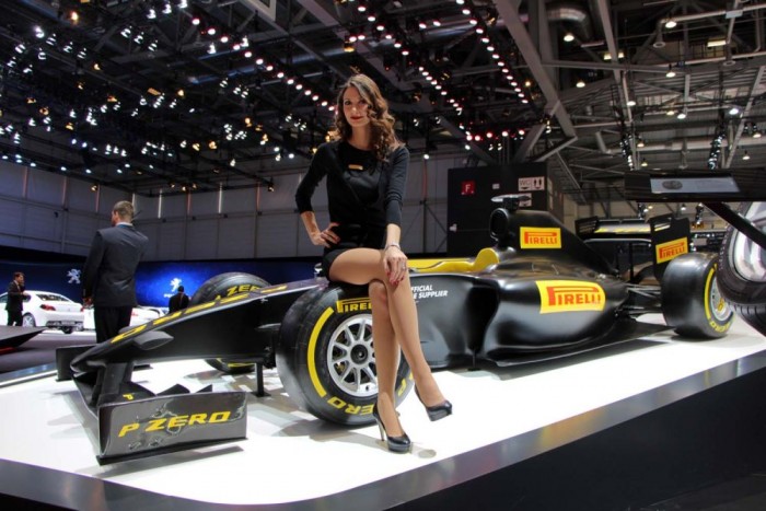 Csak csajok a Genfi Autószalonról 29 | Vezess Csak csajok a Genfi Autószalonról 29