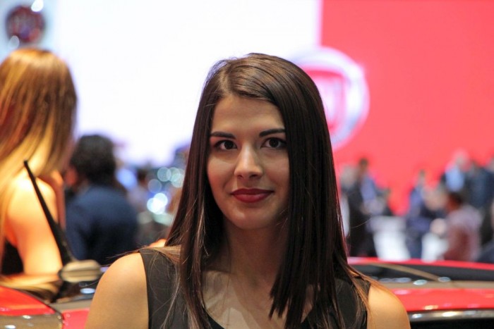 Csak csajok a Genfi Autószalonról 26 | Vezess Csak csajok a Genfi Autószalonról 26