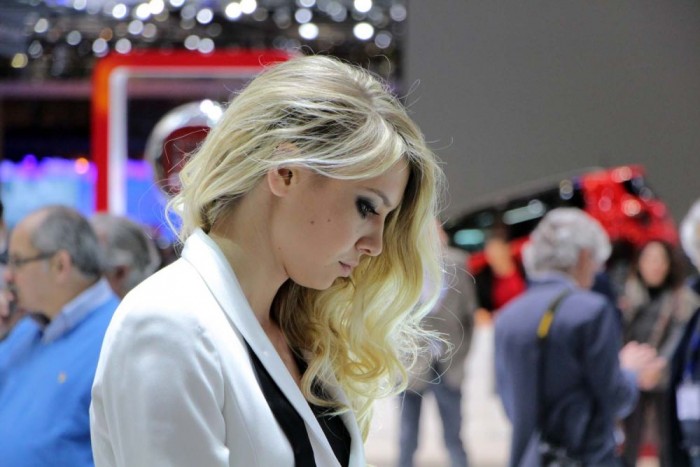 Csak csajok a Genfi Autószalonról 24 | Vezess Csak csajok a Genfi Autószalonról 24