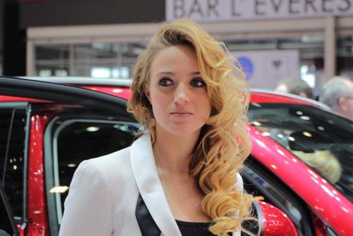 Csak csajok a Genfi Autószalonról 22 | Vezess Csak csajok a Genfi Autószalonról 22