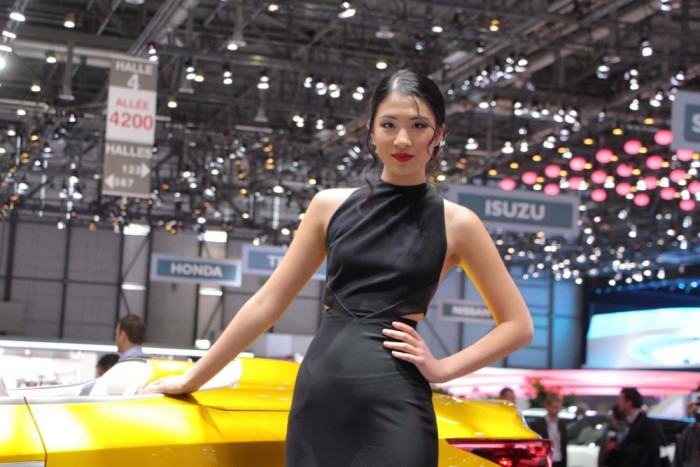 Csak csajok a Genfi Autószalonról 20 | Vezess Csak csajok a Genfi Autószalonról 20