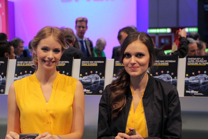 Csak csajok a Genfi Autószalonról 17 | Vezess Csak csajok a Genfi Autószalonról 17