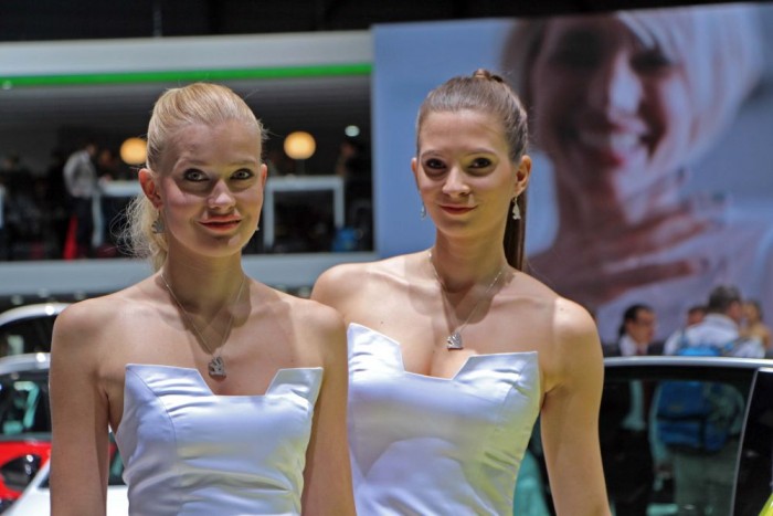 Csak csajok a Genfi Autószalonról 15 | Vezess Csak csajok a Genfi Autószalonról 15