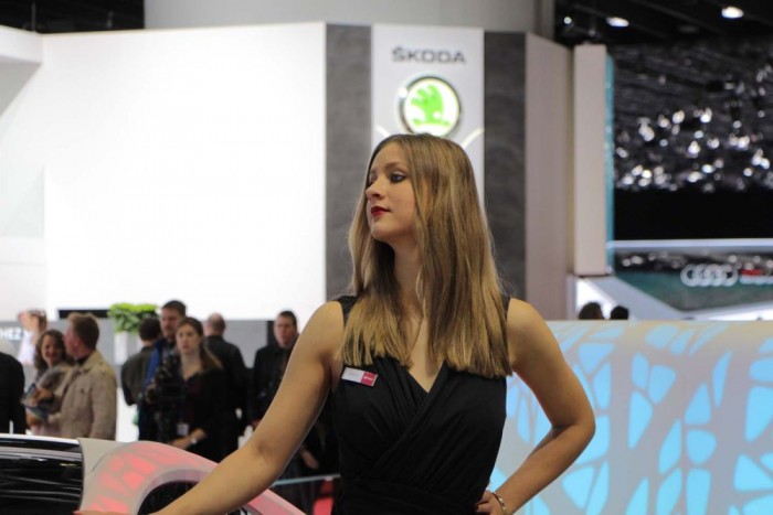 Csak csajok a Genfi Autószalonról 14 | Vezess Csak csajok a Genfi Autószalonról 14