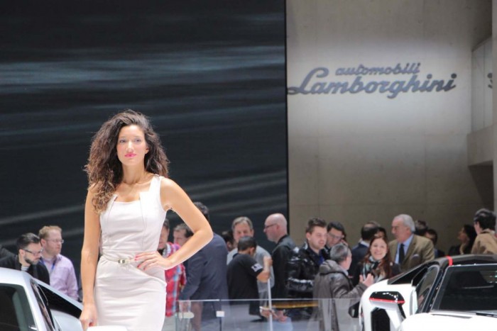 Csak csajok a Genfi Autószalonról 10 | Vezess Csak csajok a Genfi Autószalonról 10