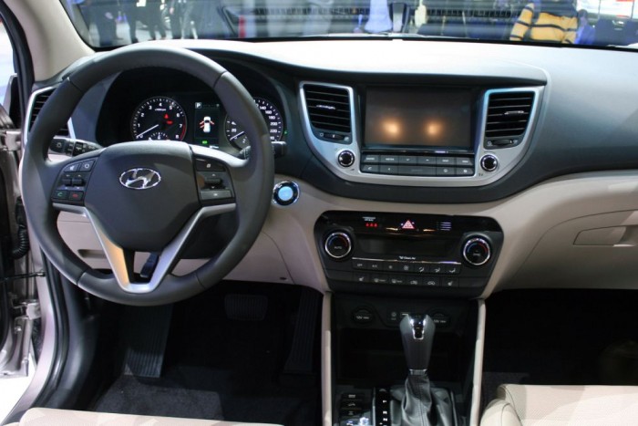 Ellenfél a Qashqainak a Hyundaitól 2 Elégedettek lehetünk a minőségérzettel. Fontos vezetőtámogató rendszereket csak most vezet be a Hyundai