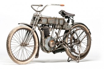 Árverésen a millió dolláros motor