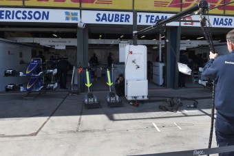 F1: Két autó, három pilóta, bajban a Sauber