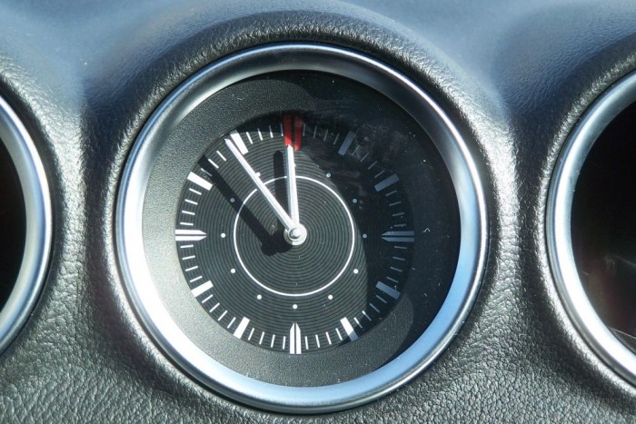 Elindult az új Suzuki sorozatgyártása 6 Egy csipetnyi retró a Vitara középső konzolja felett. Ez inkább dizájn elem mintsem praktikus kiegészítő.