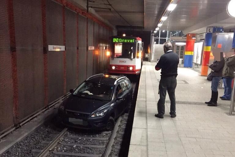 A metróalagútba hajtott egy részeg autós 1