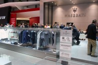 Maserati shop, ahol telefonos alkalmazás segít többet megtudni a kiválasztott cuccról