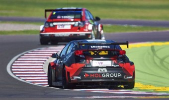 Kiszakadt Michelisz futóműve, tök utolsó lett