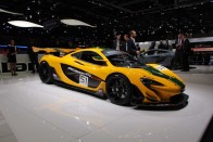 McLaren P1 GTR - Amellett, hogy valóságos műalkotás, még pokolian gyors is, és nem csak gyors, de be is tapad a kanyarba, mint az istennyila.

3,8 literes, duplaturbós V8-asa 800 lóerőt teljesít, de a  P1 alapjában véve hibrid hajtáslánccal dolgozik, így az elektromotorban még megbújik 200 ló, tehát összesen 1000 paripa patája koppan az aszfalton, ha minden a maximumra van tekerve.

A GTR ötven kilogrammal lett könnyebb az utcai P1-nél, ami többek között a polikarbonát oldalablakoknak, a szénszálas motorháztetőnek, a titán kipufogórendszernek, valamint a minden felesleges dologtól megszabadított karbon utastérnek köszönhető.