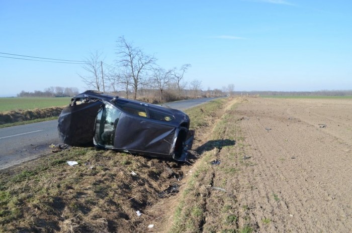 Elaludt a volánnál a banai lány 6