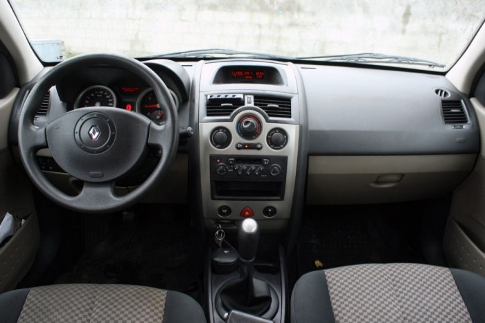 Belül elhasználtabbnak hatott a Mégane, mint a 20 évvel idősebb, de felújított Volvo