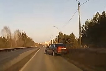 Oké, hogy hülye vagy, de legalább az övet kösd be