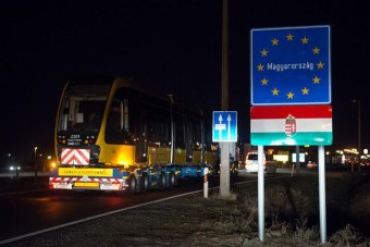 Megérkezett az első új budapesti villamos