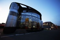 F1: Kemény napok várnak a McLarenre 37