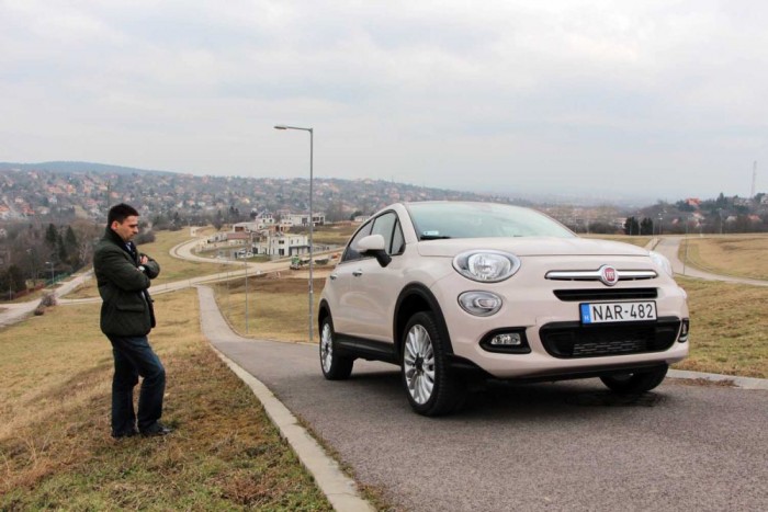 Tamás (Mobilmédia portfólió-igazgató) - A nőket rabul ejtő stílusban az olaszok verhetetlenek, koherens dizájnnyelv fut végig az autón. Mintha egy milánói kávézóban ülnénk, ezt a hangulatot nem kapod meg máshol. 