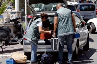 Tizenöt fegyveres támadt az ékszerszállító autókra