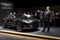 Az Aston Martin is beszáll a SUV-körhintába 2