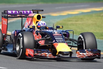 F1: A Red Bull máris nekiesett a Renault-nak