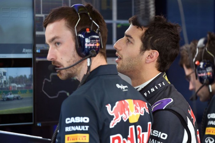 F1: A Red Bull máris nekiesett a Renault-nak 7 | Vezess F1: A Red Bull máris nekiesett a Renault-nak 7